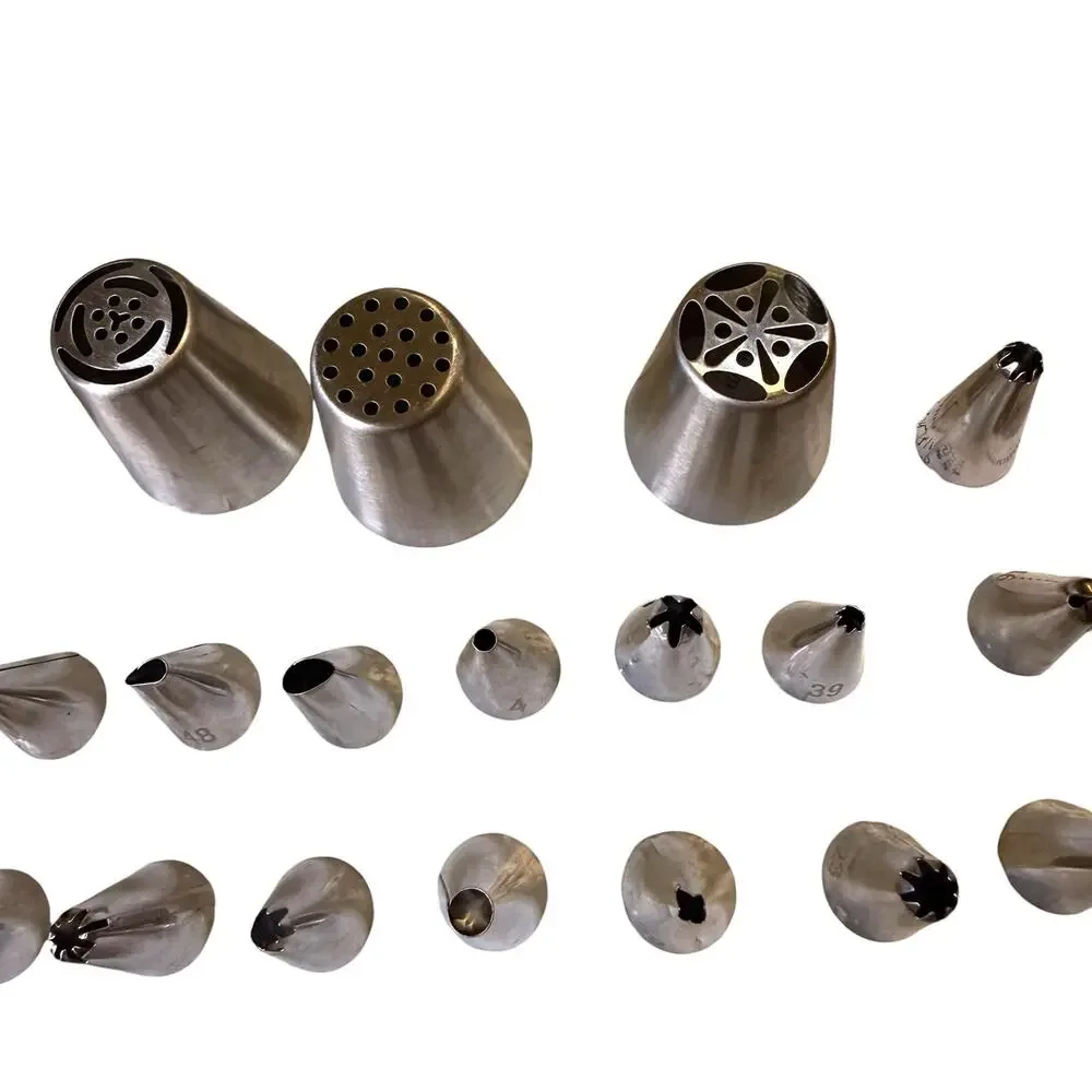 Vintage 55 Piece Cake Decorating Kit Metal Piping Tips Icing Nozzles AS IS